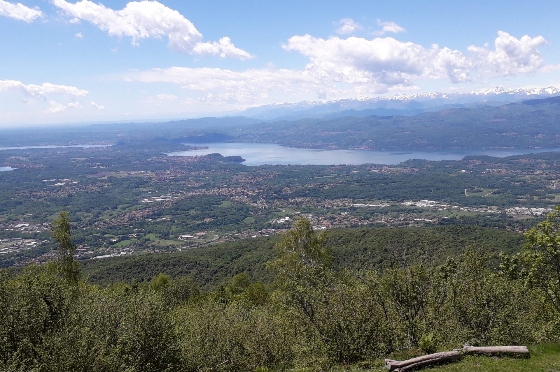 Panorama sul Lago di Varese dalla vetta del Campo dei Fiori